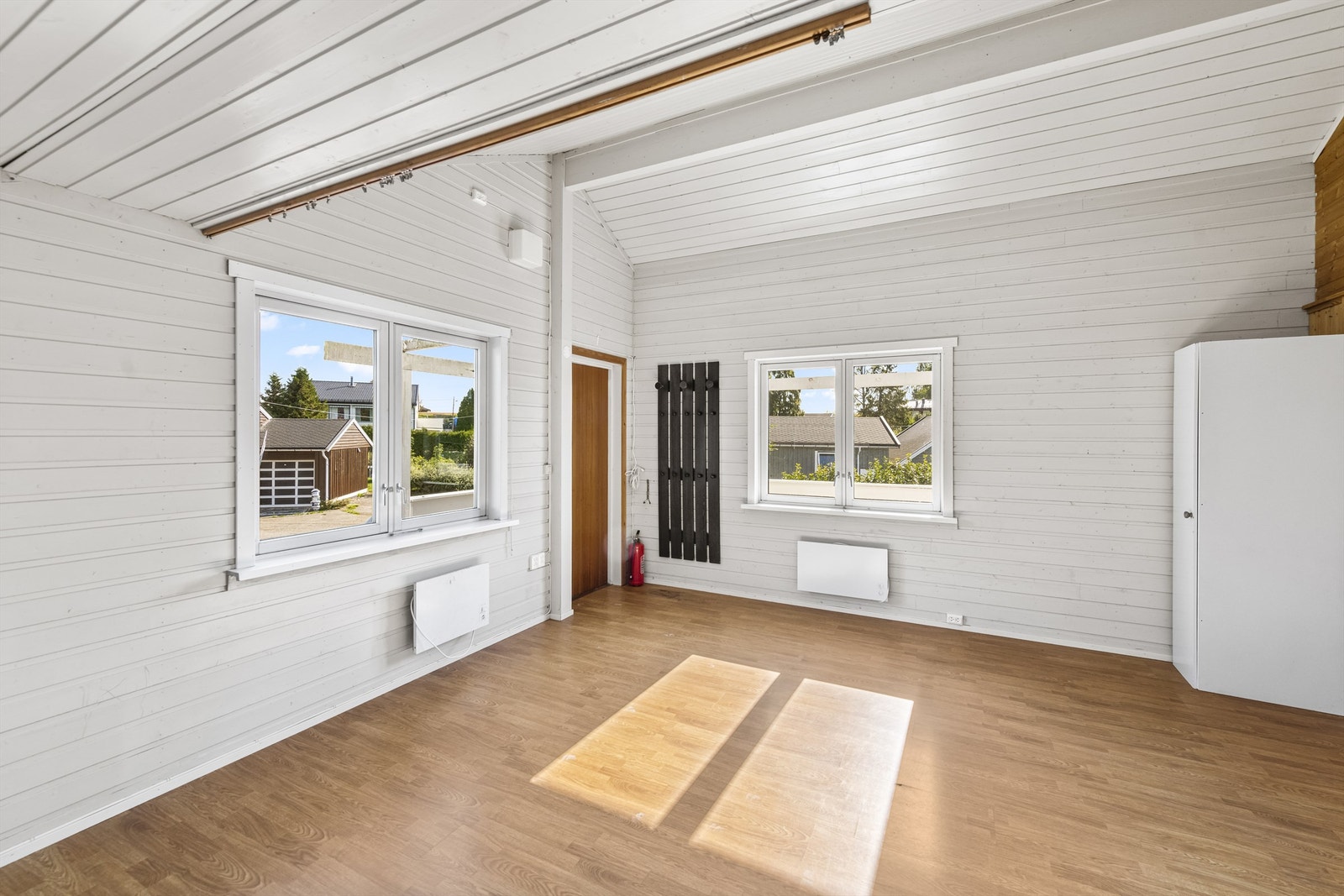 Påbygg med hybel over garasjen er ikke byggesøkt eller godkjent. Galleribilde