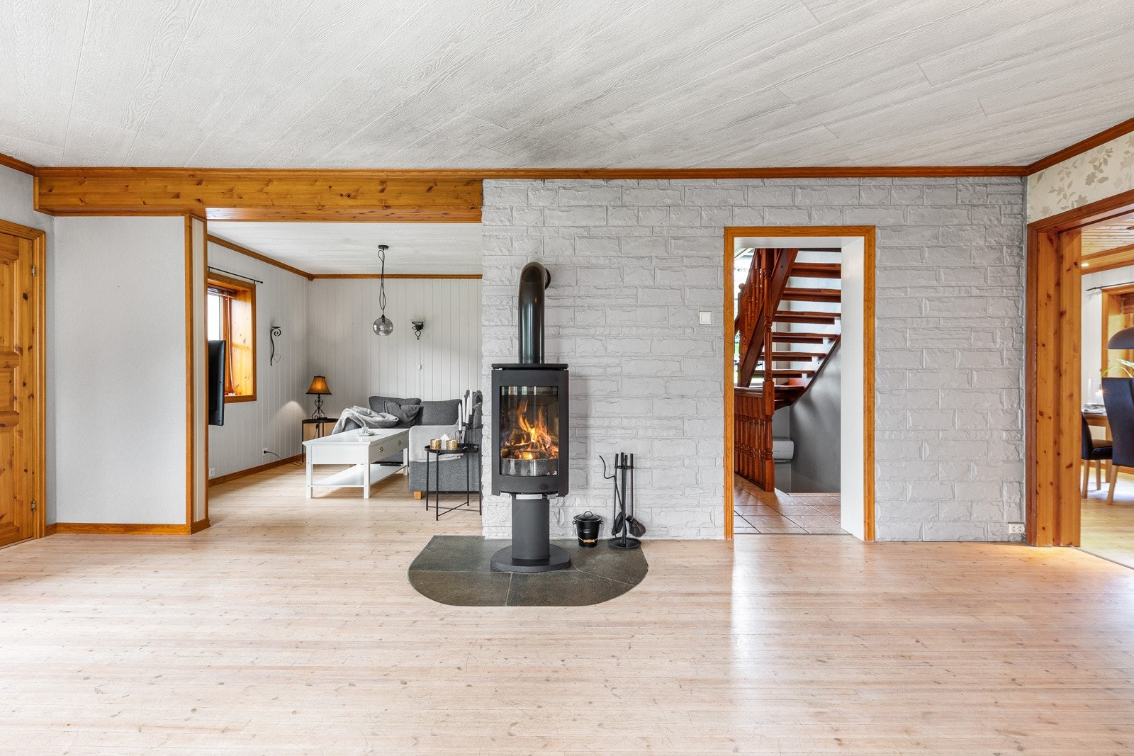 Frå entré er det direkte tilkomst til stove av god storleik Galleribilde