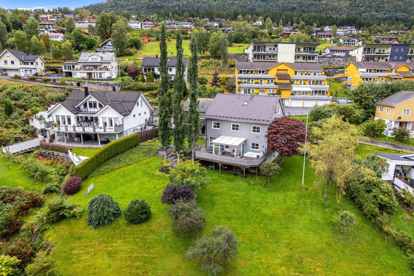 Eigedomen er på heile 1949,9 m2! Galleribilde