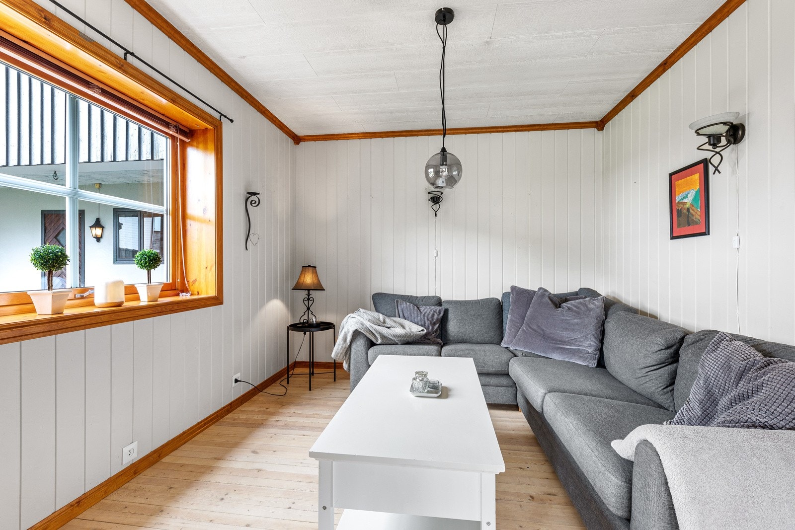 Stova har ein moderne romdeling og er naturleg delt inn i sonar til f.eks. TV-krok. Galleribilde