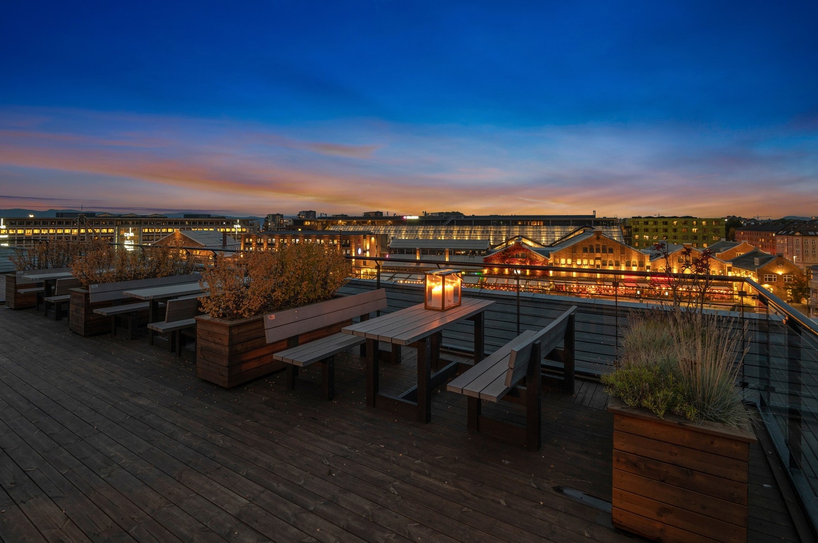 Felles takterrasse med fantastiske solforhold og nydelig utsikt over byen. Galleribilde