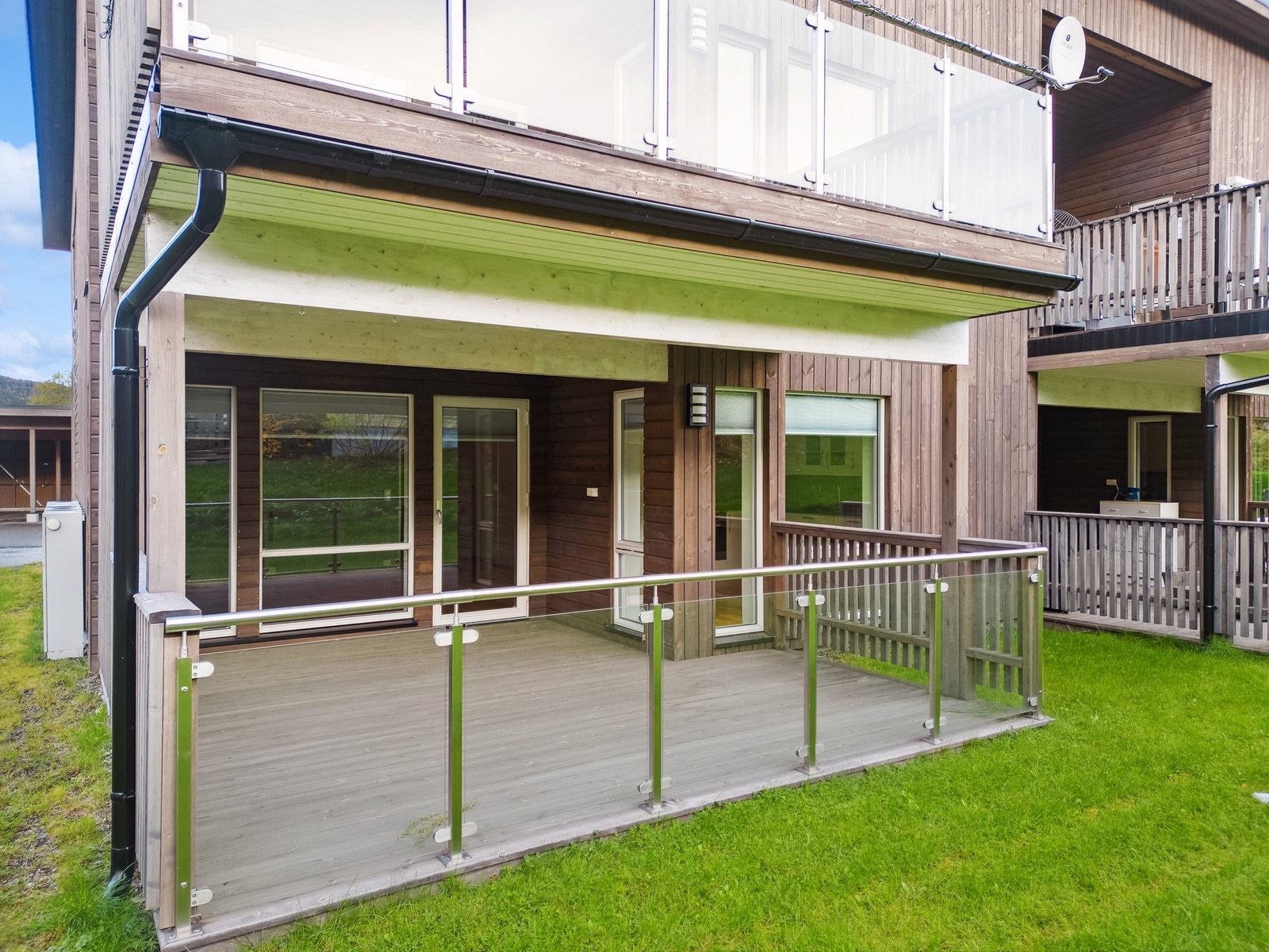 Terrassen er av god størrelse, og takoverbygget. Galleribilde