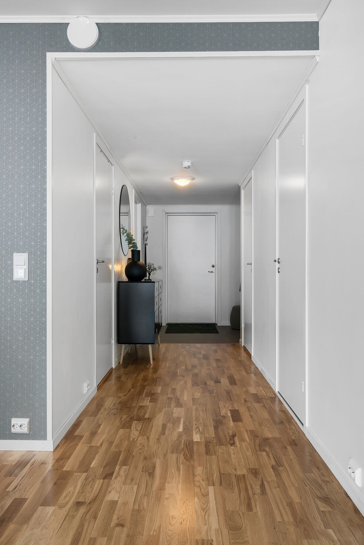 Lys og innbydende entré. Galleribilde