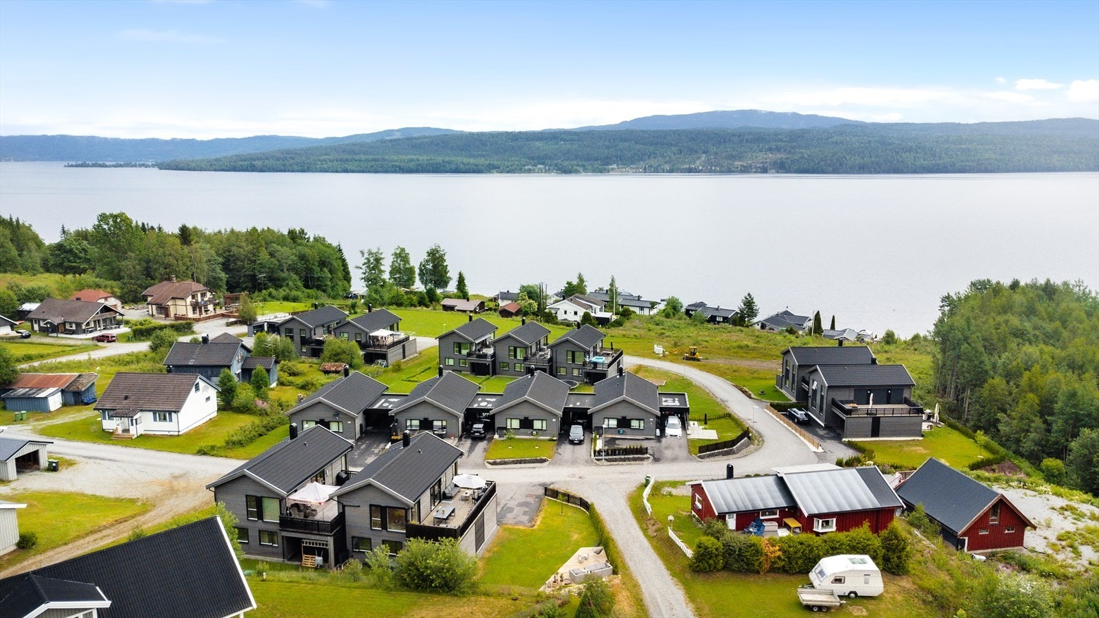 Kun få minutters gange til Hurdalssjøen. Galleribilde