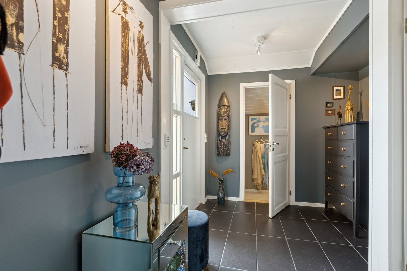 Stor entre med fliser og varmekabler Galleribilde
