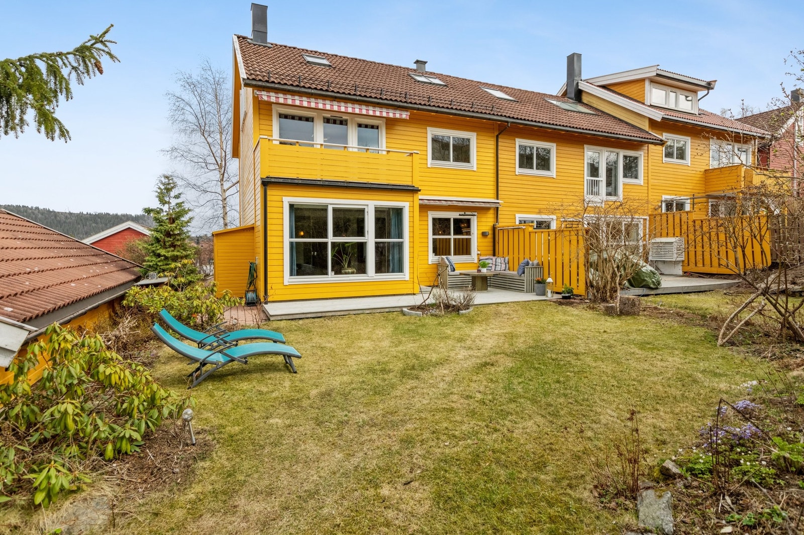 Flott og usjenert hjørnetomt, en deilig sommeroase Galleribilde