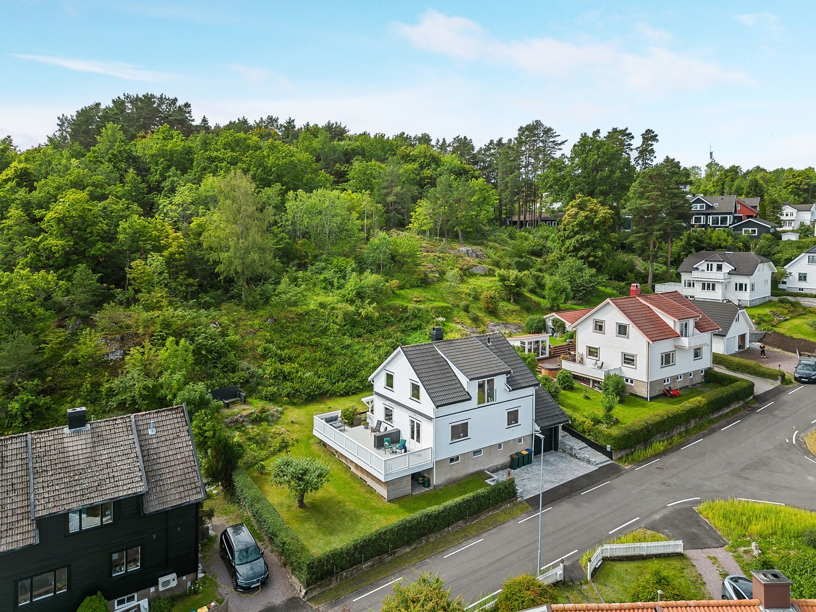Attraktiv beliggenhet med gode solforhold og grense inn mot friområdene i Åsen Galleribilde