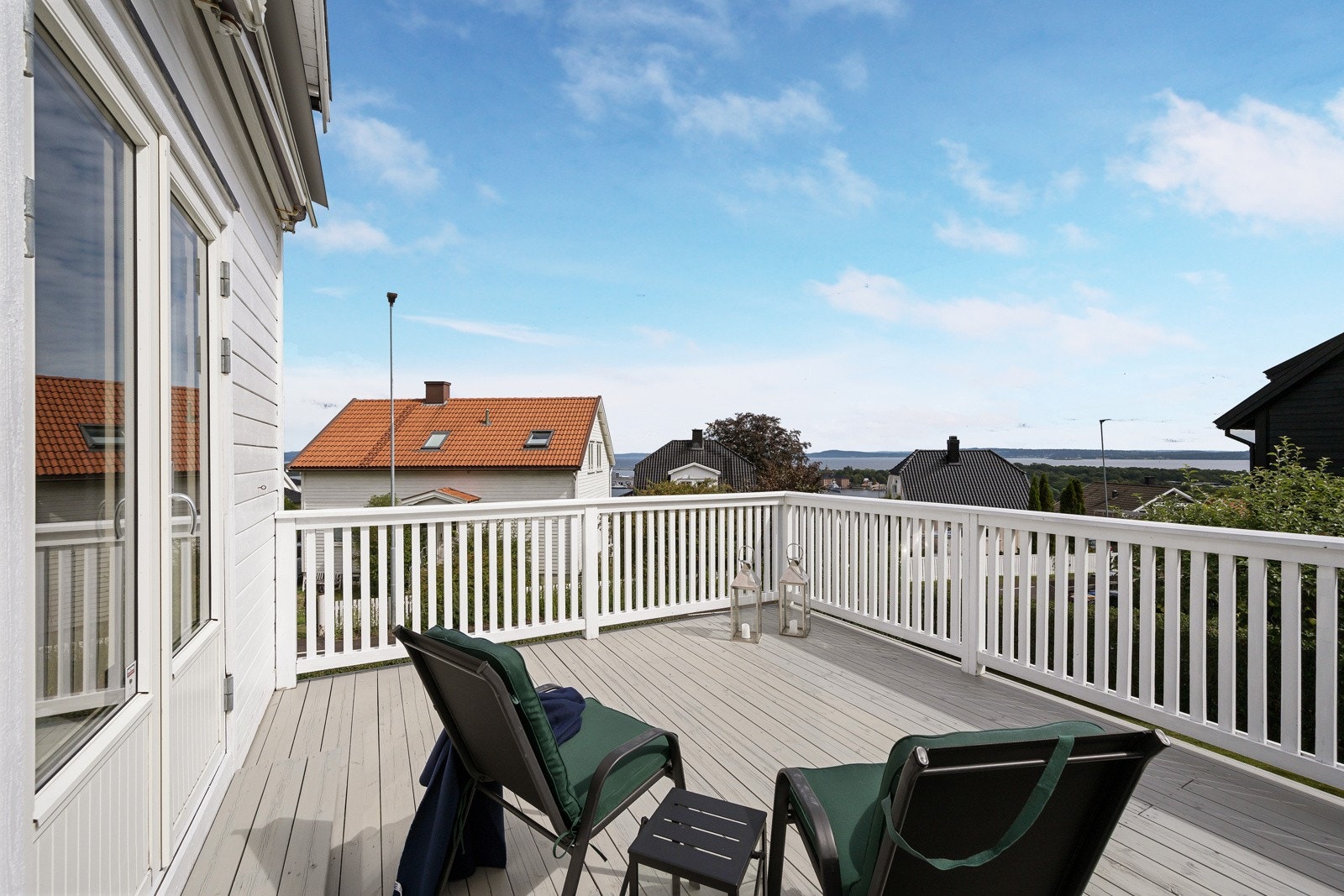 Terrassen en tidlig høstdag i 2023 Galleribilde