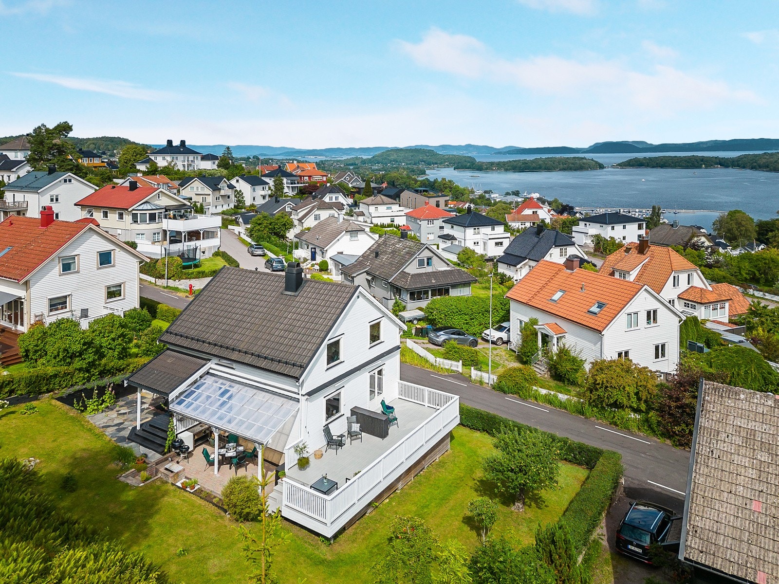 Barnevennlig beliggenhet og fin og vid fjordutsikt Galleribilde