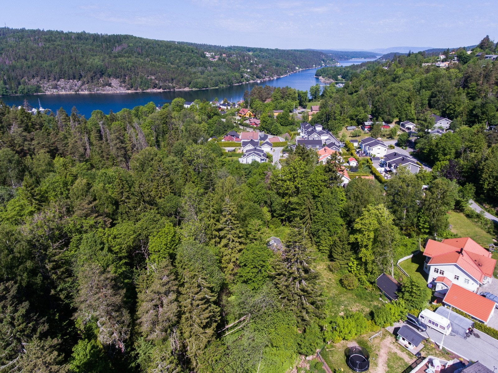 Nesset er et sjarmerende og lite tettsted innerst i Bunnefjorden, omgitt av store friområder. Galleribilde