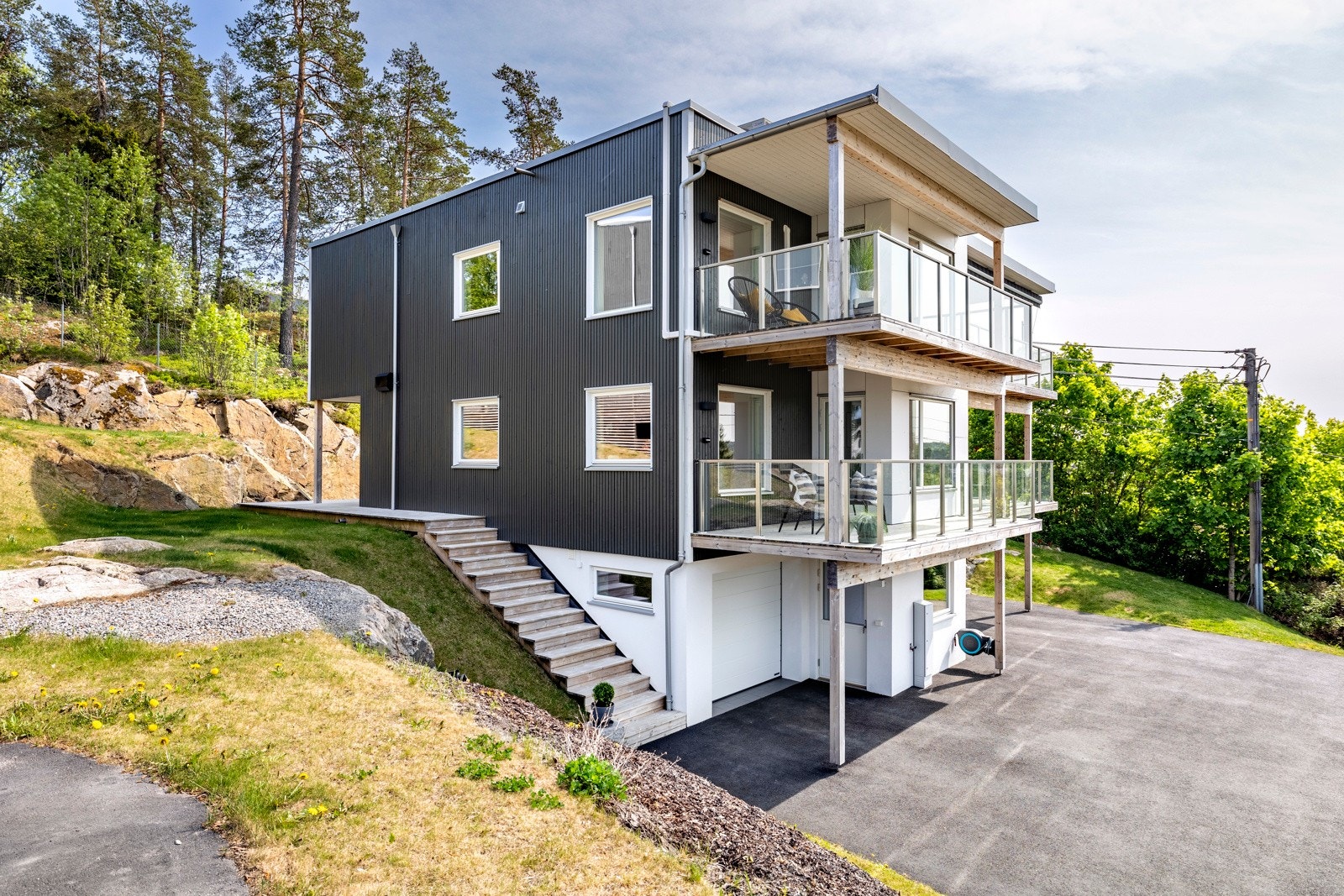 Omgivelsene er landlige og barnevennlige, like ved flotte tur- og friluftsmuligheter i marka. Galleribilde