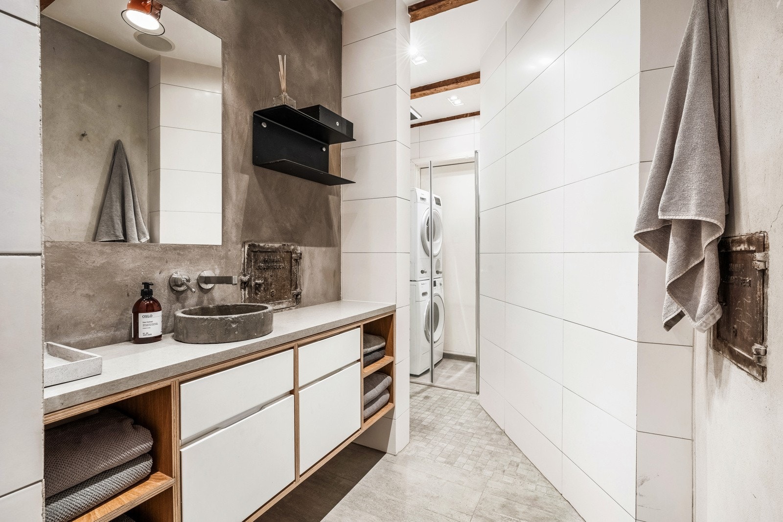 I tilknytning til soverommene ligger det et innbydende baderom Galleribilde