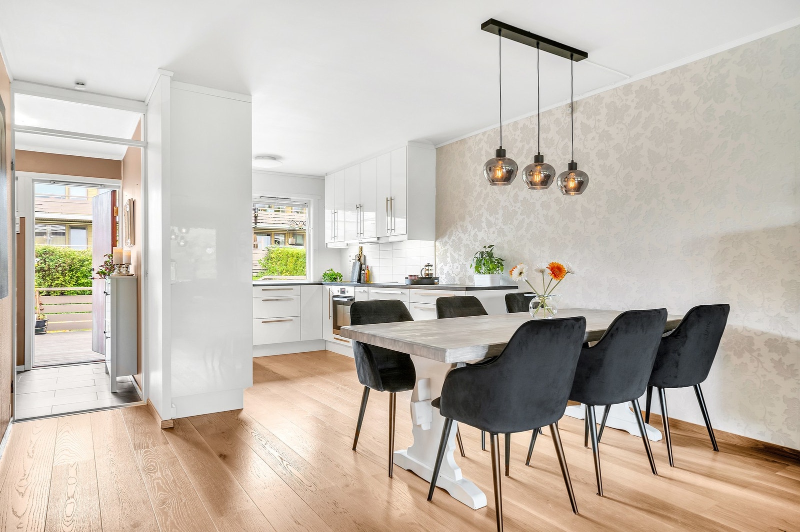 Leiligheten er på 106 kvm BRA og har et gjennomgående 1-stavs parkettgulv. Galleribilde