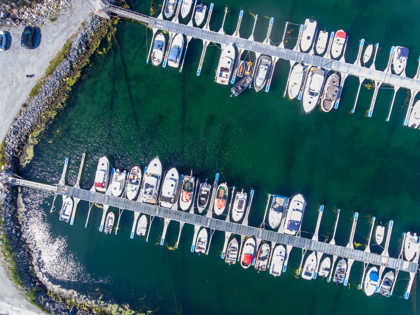 Roan småbåthavn, et par, tre minutters gange fra boligfeltet Galleribilde