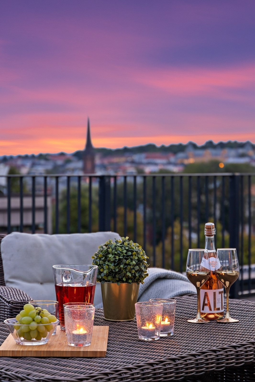 Takterrassen er et fantastisk sted for lange sommerdager. Her har du nydelig utsikt og sol hele dagen. Galleribilde