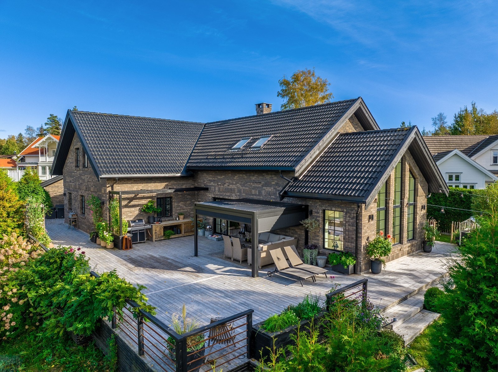 Eiendommen i sin helhet er svært gjennomført og har betydelig påkostet standard. Galleribilde