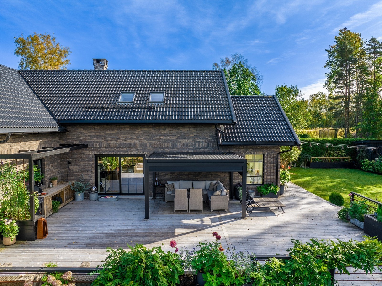 Nærhet til skog og mark gjør terskelen lav for å legge helgeutflukter og hverdagslige treningsøkter til naturen. Galleribilde