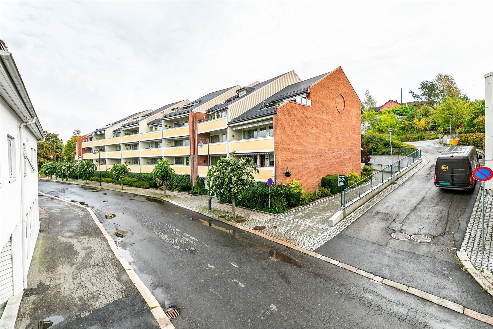 Borettslaget består av 38 leiligheter hvorav denne er blant de høyest beliggende i nest øverste etasje. Galleribilde