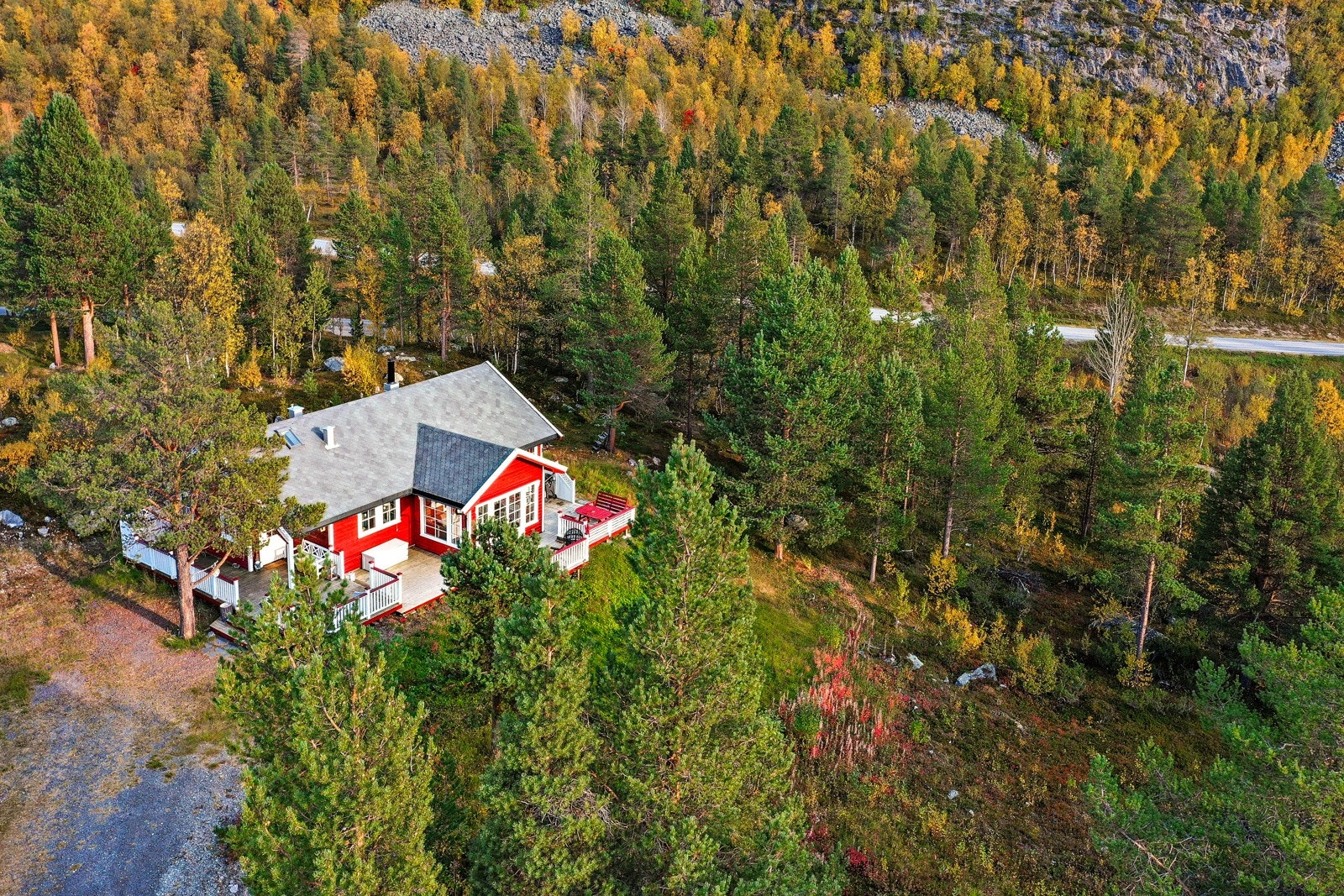 Det er også kort vei til langrennsløype, alpinbakke og sjø Galleribilde