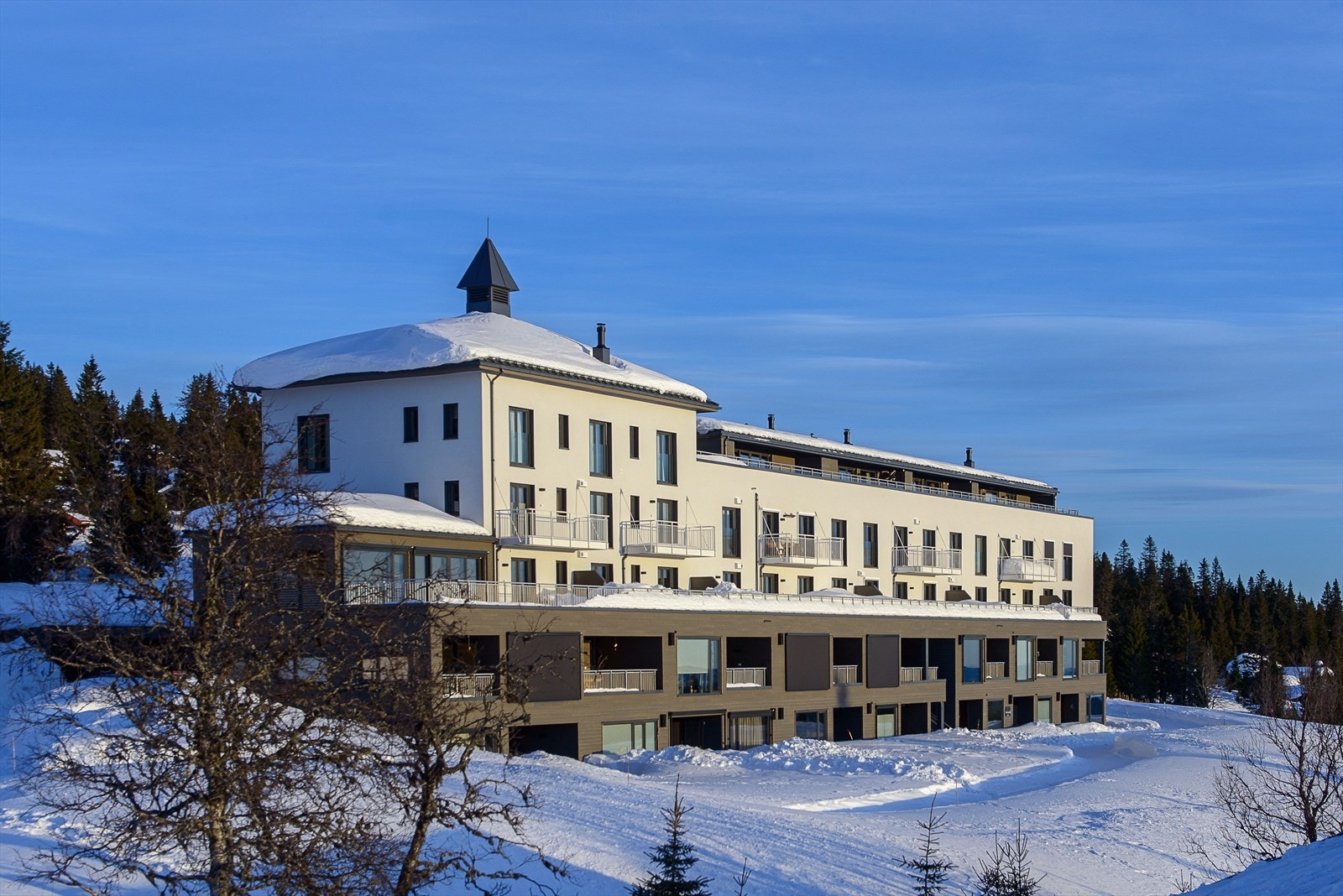 Dette er tidligere Nevra Hotell som er ombygget og ferdigstilt i 2021 Galleribilde