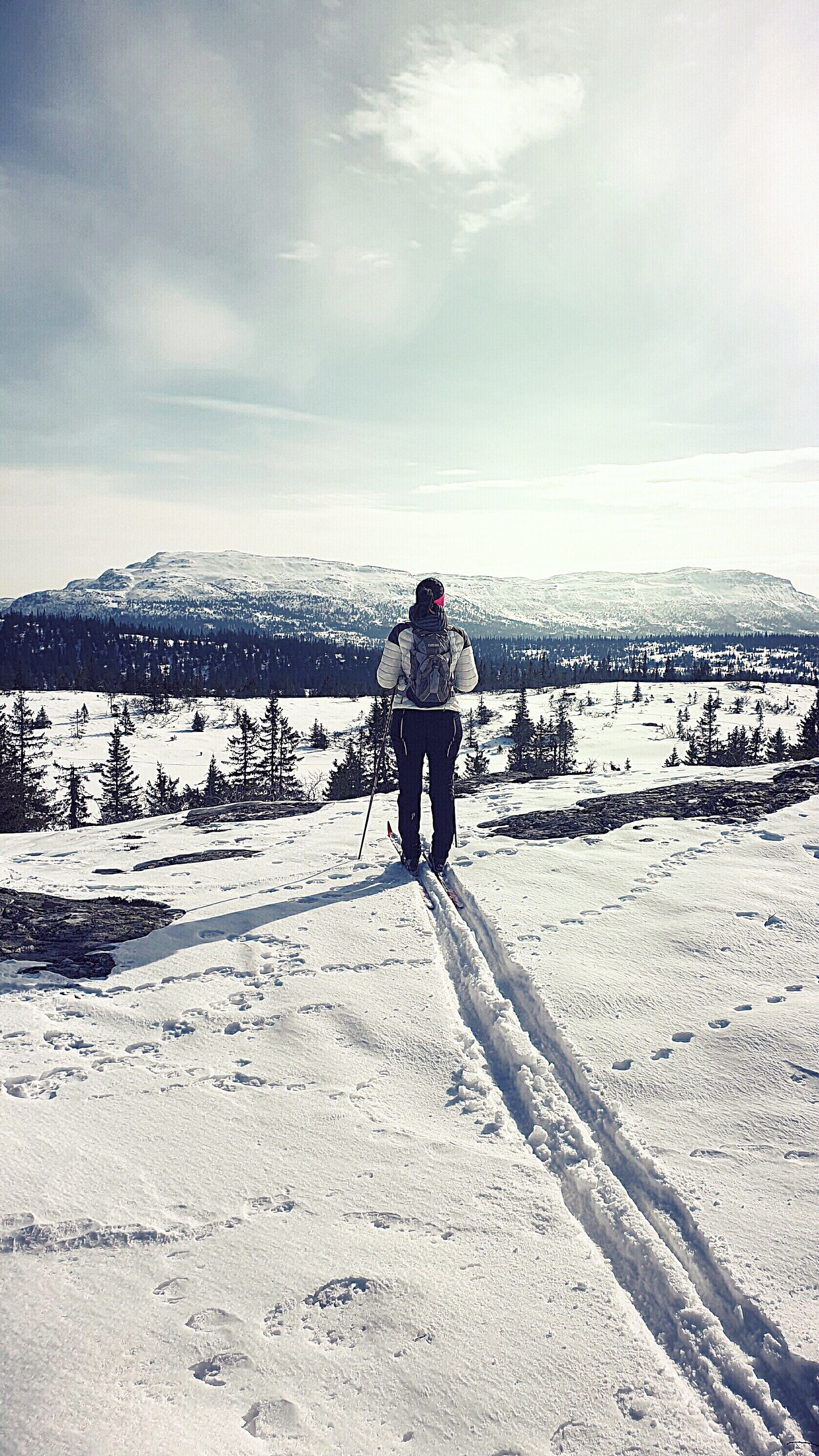 Søre Vegglifjell er et glimrende startsted for toppturer. Her er det flott terreng for å utforske utenfor oppkjørte løyper. Finn din egen topp og nyt stillheten. Galleribilde