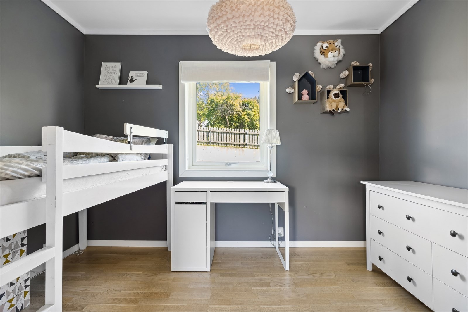 Soverommene er malt i behagelige farger, noe som gjør det enkelt å innrede. Galleribilde