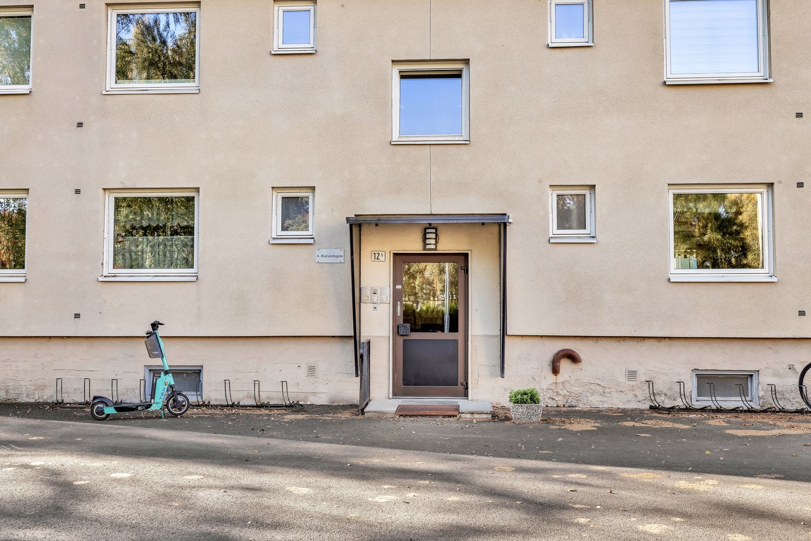 Inngangsparti. Galleribilde