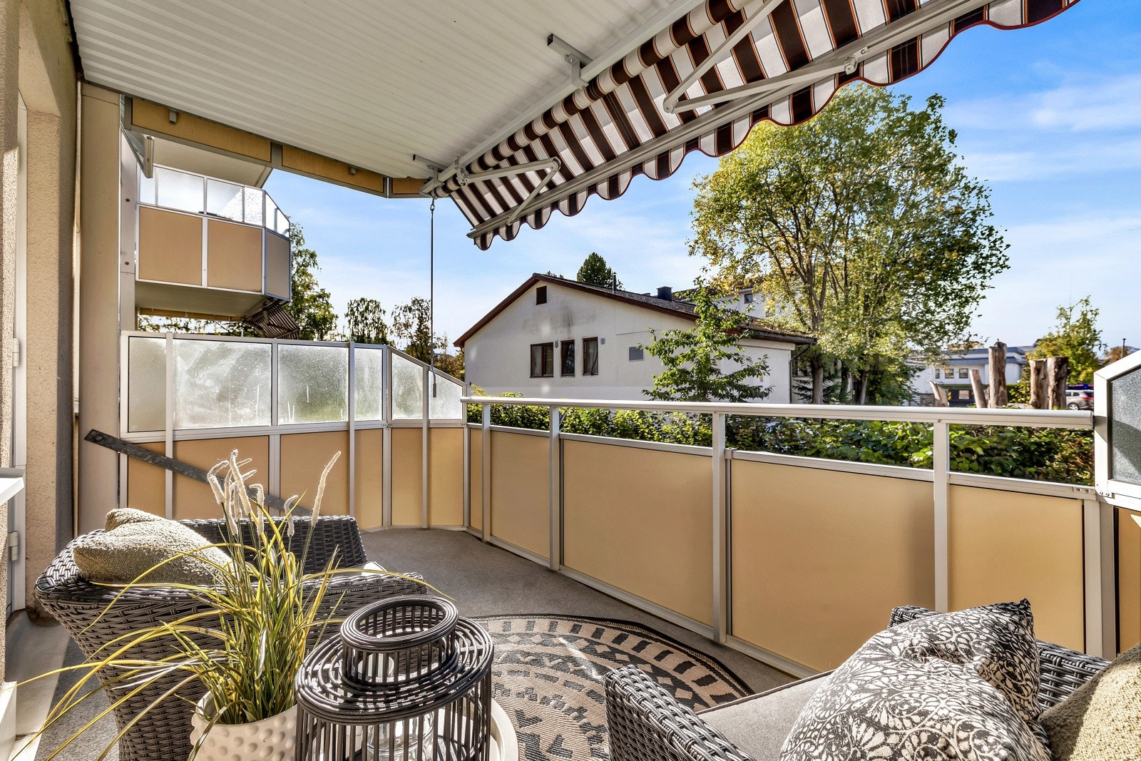 Det er plass til sofagruppe, grill og ønsket beplantning. Galleribilde