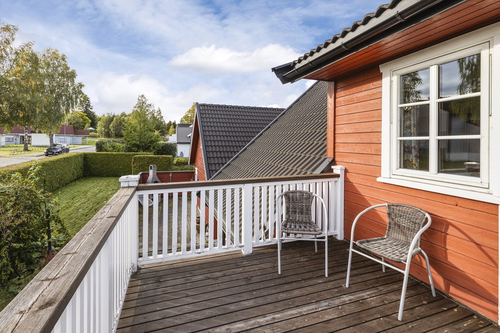 Veranda med god plass til diverse utemøbler. Galleribilde