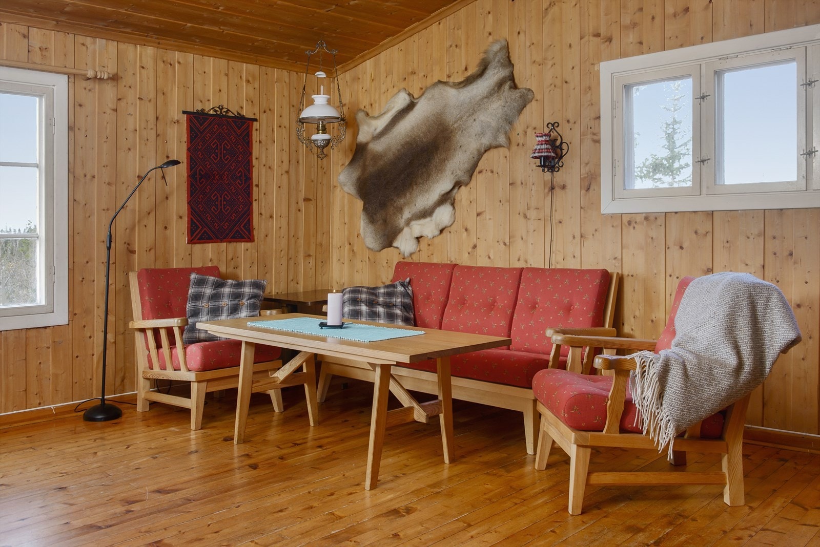 Fine møbleringsmuligheter i rommet. Galleribilde