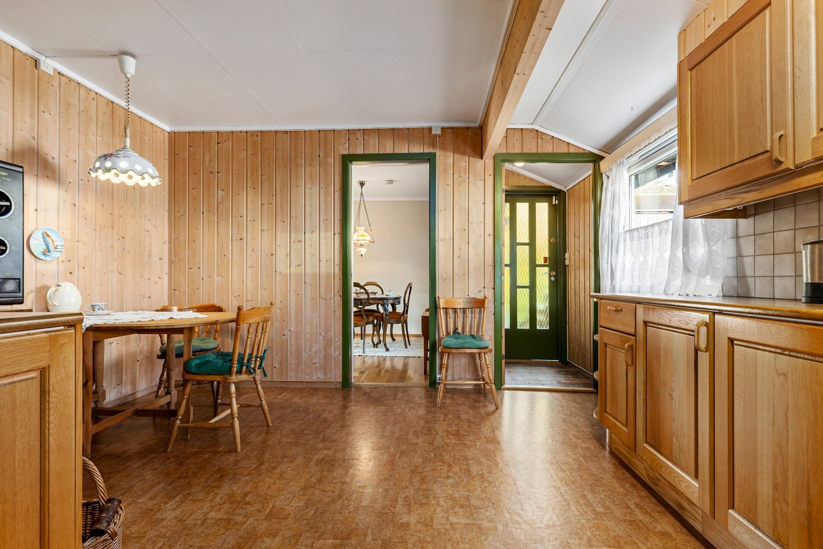 Kjøkkenet har egen inngang Galleribilde