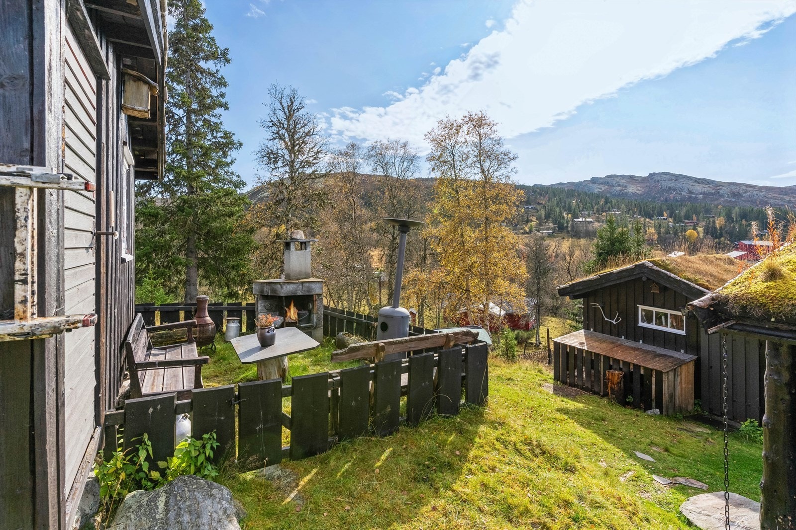 Solrik terrasse med kleberstein utepeis. Galleribilde