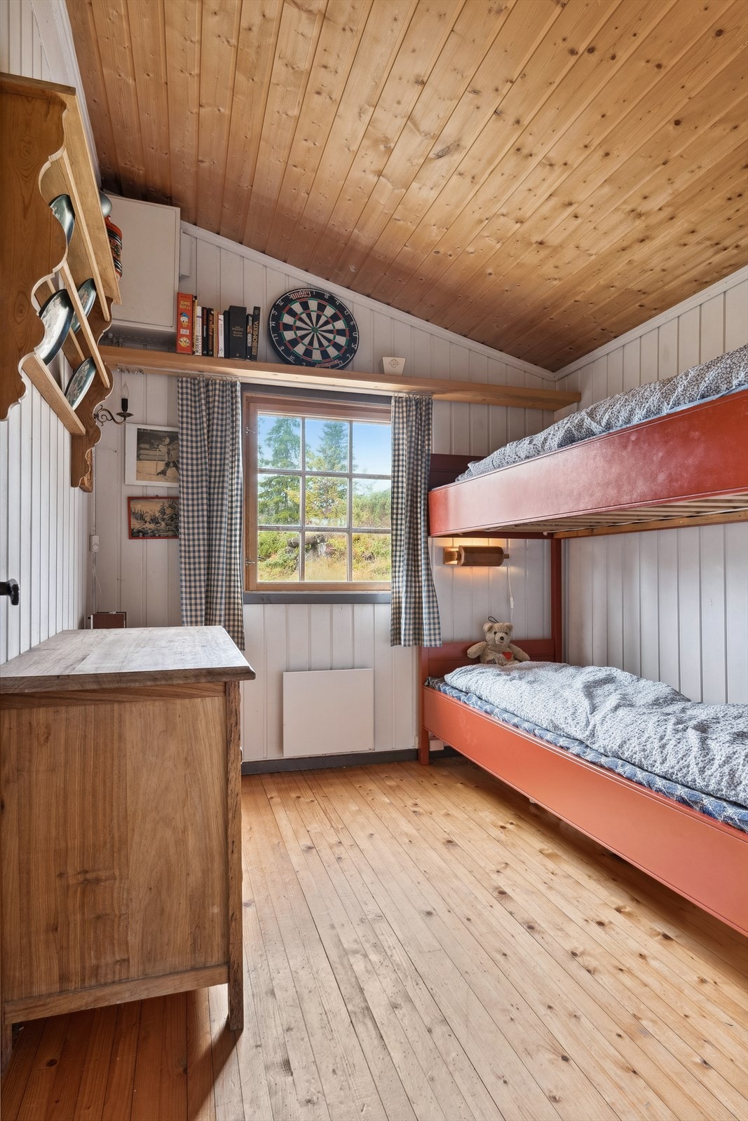 Plass til dobbeltseng på begge rommene. Galleribilde