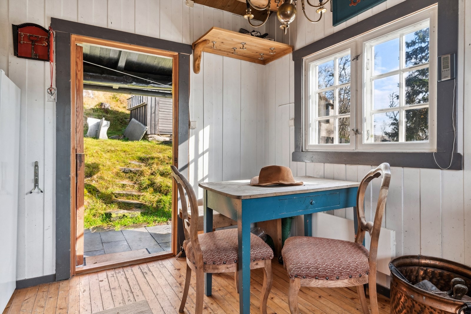 Velkommen inn i en sjarmerende hytte. Galleribilde