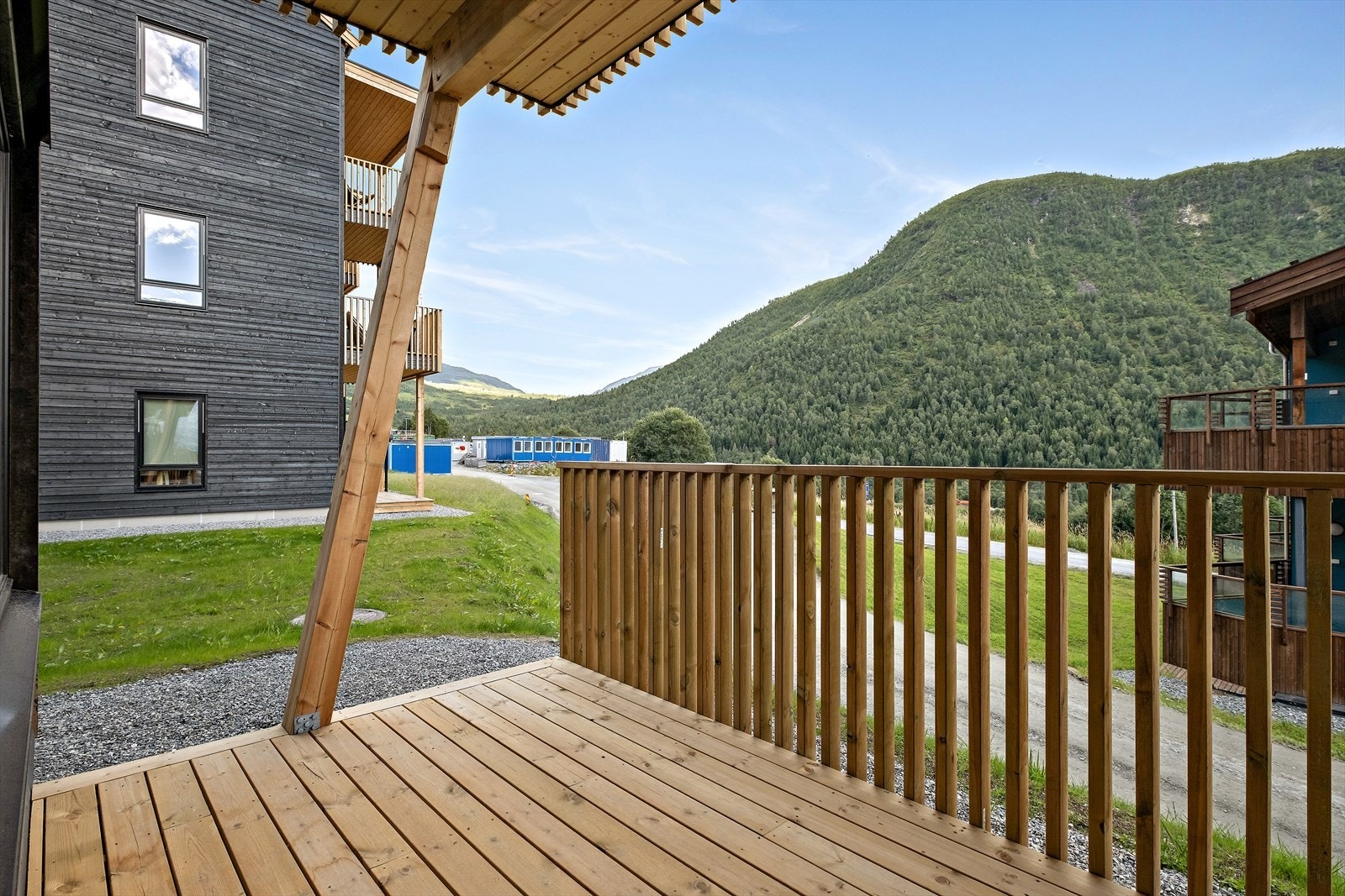 Fra stue har ut utgang til en romslig terrasse. Galleribilde