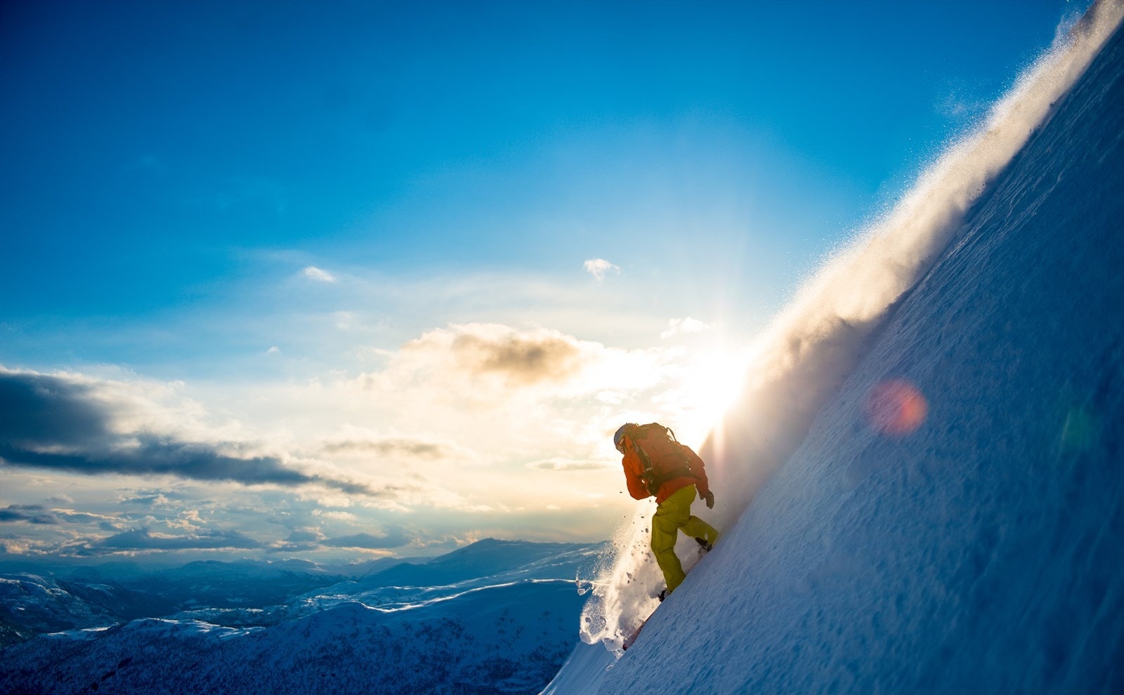 Ta Myrkdalen Ekspress helt opp og skjær gjennom nylagt puddersnø fra toppen og ned Galleribilde