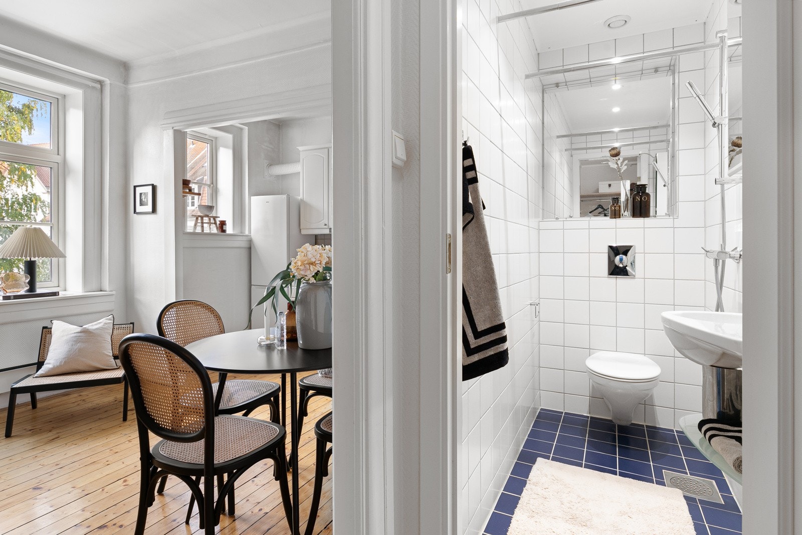 Fra stue/kjøkken mot bad. Galleribilde