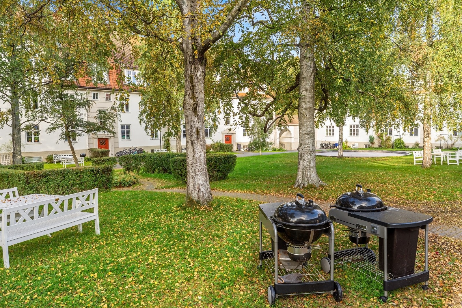 Bakgård. Galleribilde