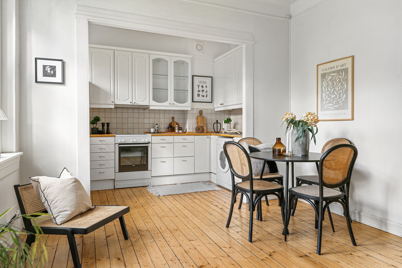 Fra stue mot kjøkken. Galleribilde