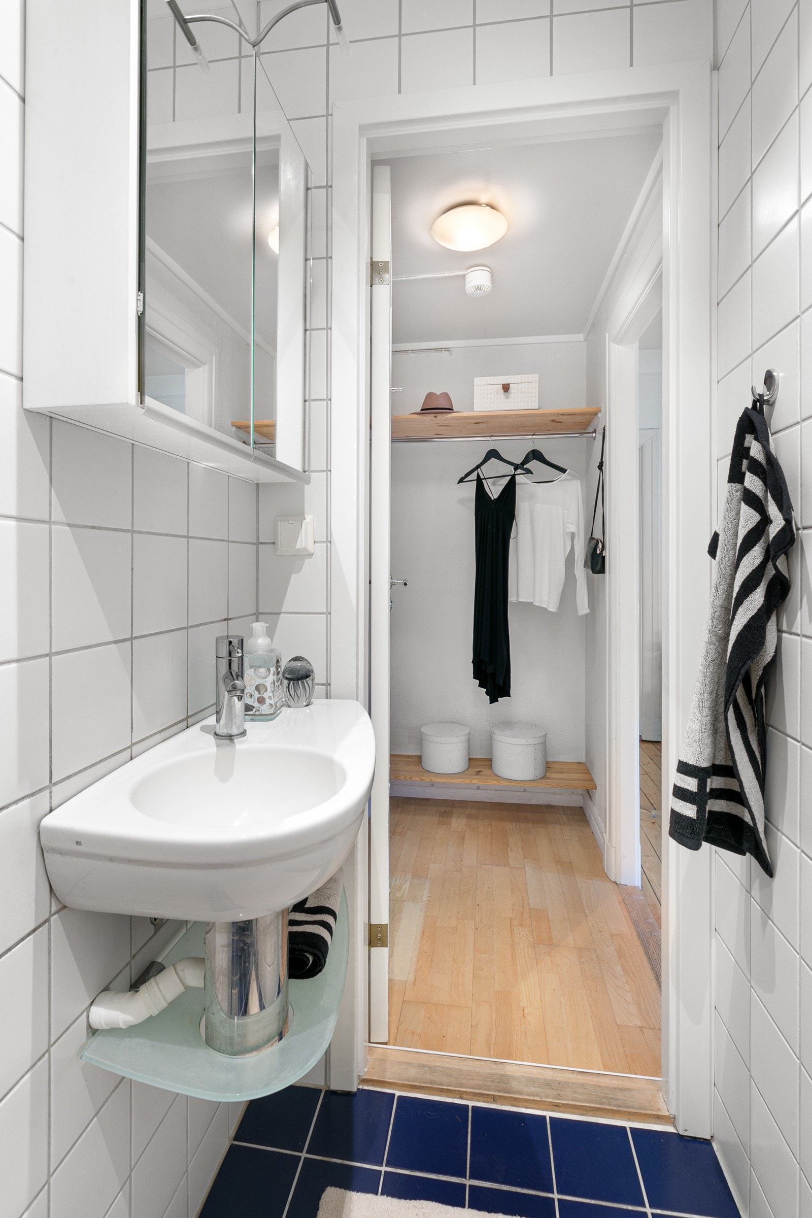 Flislagt baderom med varmekabler på gulv. Galleribilde