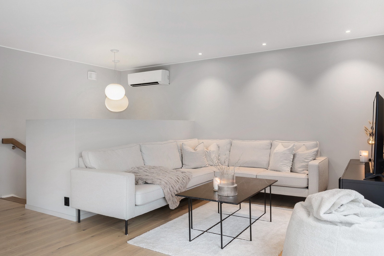 Effektiv oppvarming med balansert ventilasjon med varmegjenvinning og varmepumpe Galleribilde