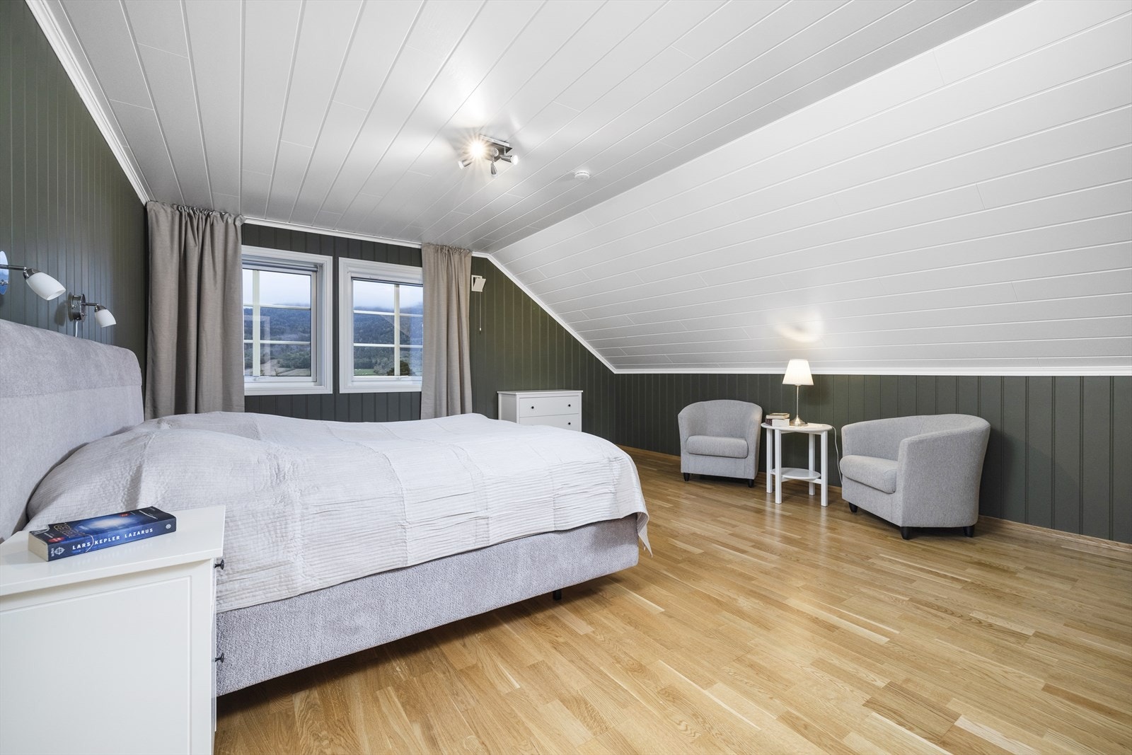 Her er det god plass til dobbeltseng. Galleribilde