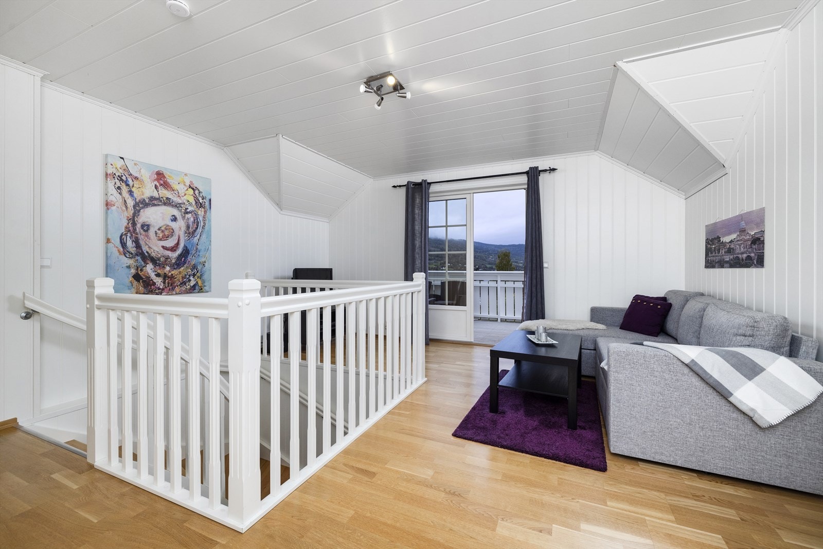Loftstue. Galleribilde