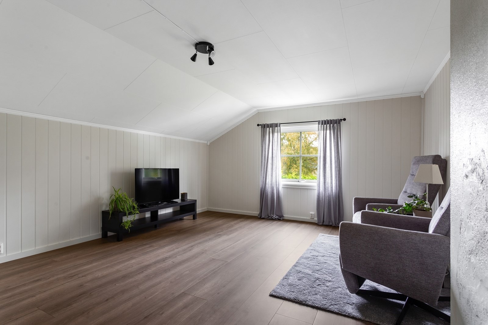 Soverom 2 er i dag innredet som loftstue. Galleribilde