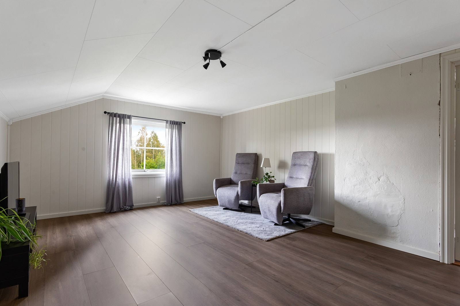 Soverom nr. 2 og 3 fungerer ypperlig som barnerom, gjesterom eller kontor - her er mulighetene mange. Galleribilde
