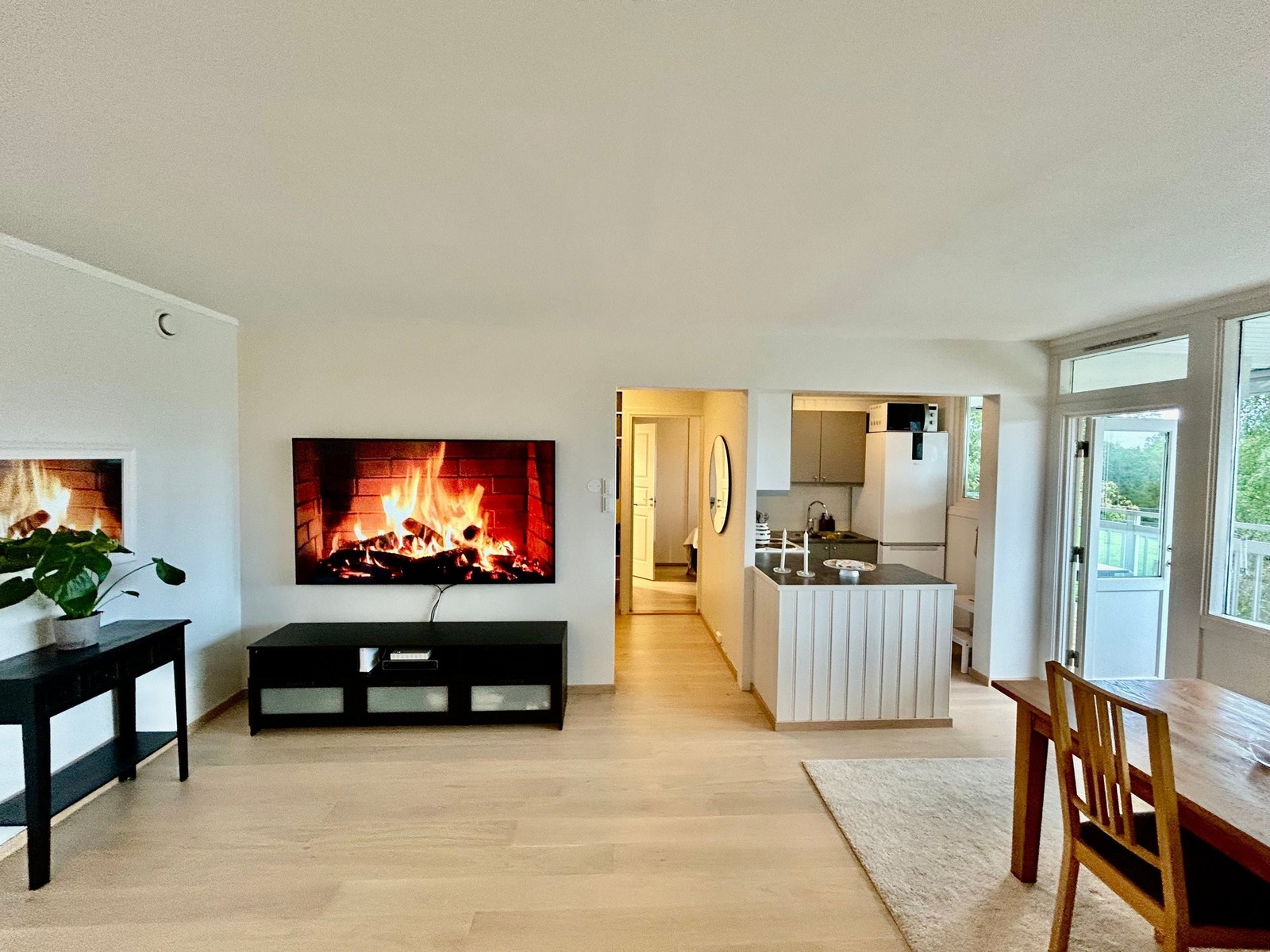 Stor stue, høyt under taket. Galleribilde