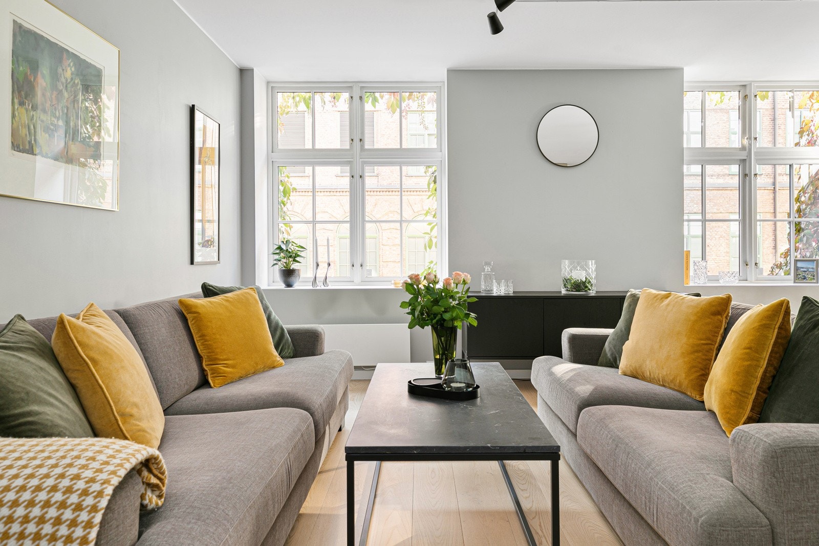 Lekker 1-stavs eikeparkett og tidløse fargetoner gir et godt inntrykk Galleribilde