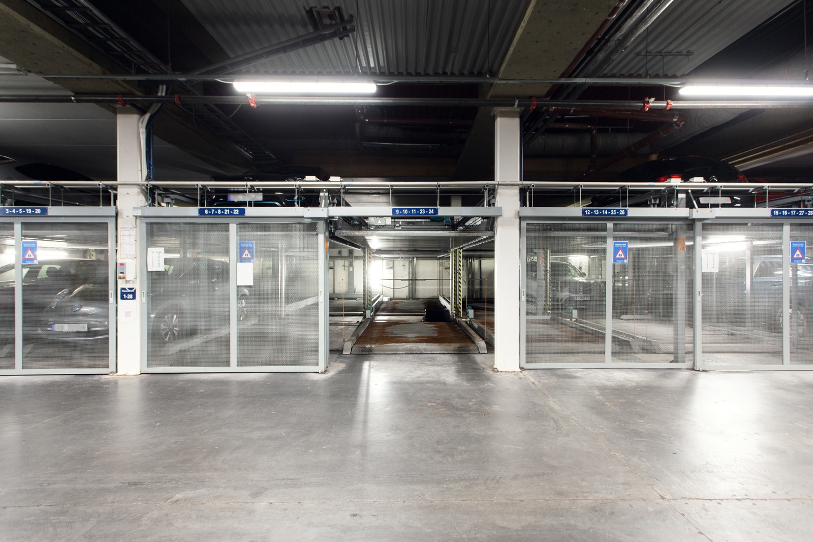 Vi har parkeringsplasser med dimensjonene 150 - 230cm (maks høyde) x 485 - 500cm (maks lengde) Galleribilde