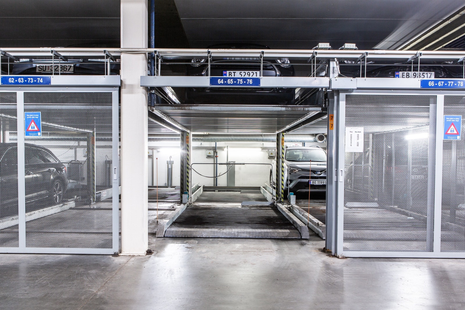 Vi har parkeringsplasser med dimensjonene 150 - 230cm (maks høyde) x 485 - 500cm (maks lengde) Galleribilde