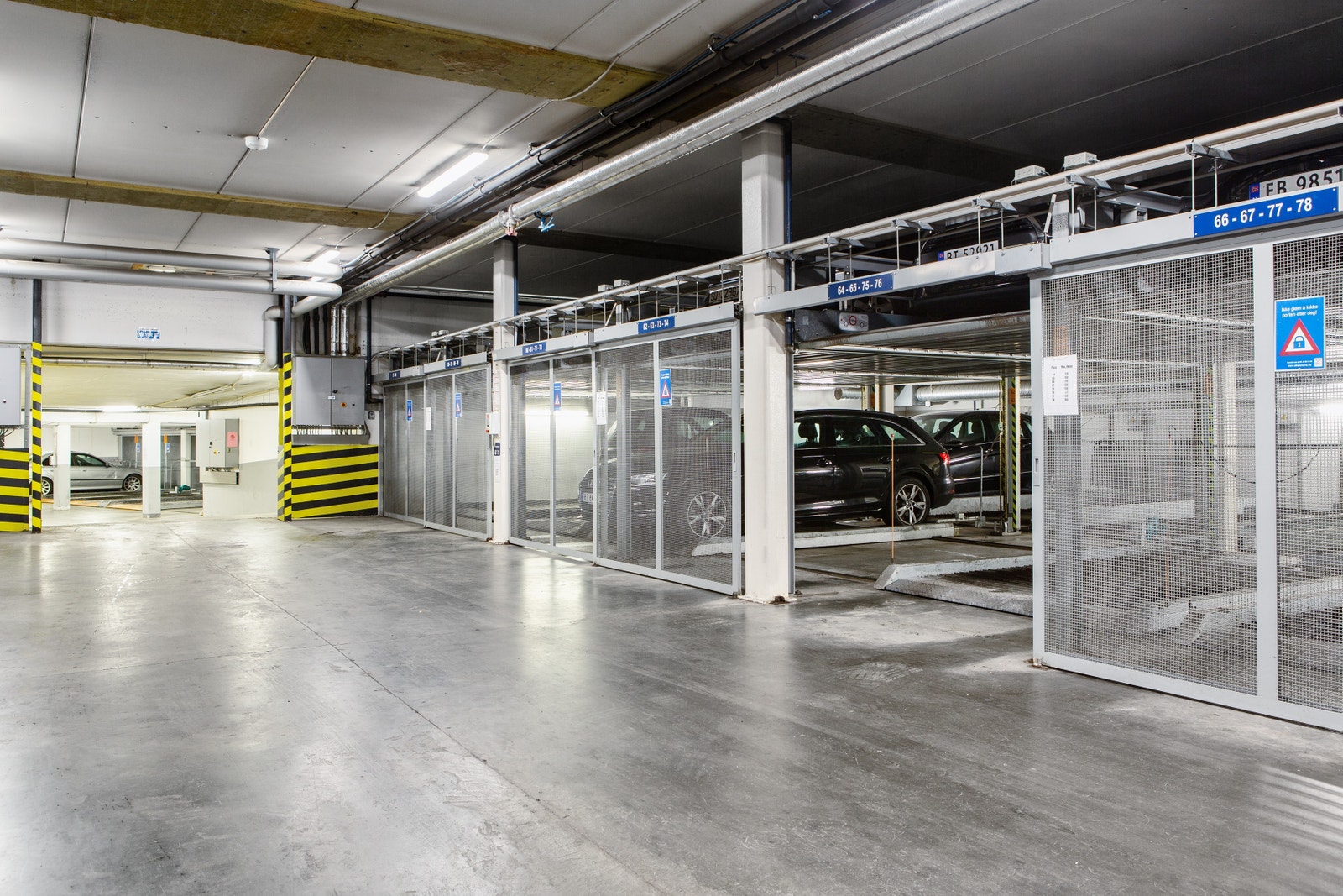 Vi har parkeringsplasser med dimensjonene 150 - 230cm (maks høyde) x 485 - 500cm (maks lengde) Galleribilde